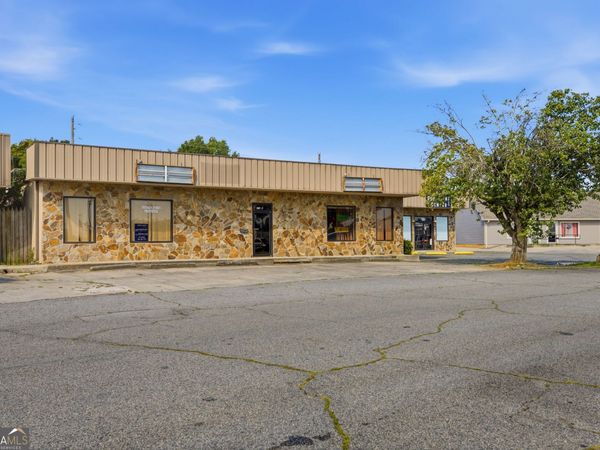 217 S Commercial Circle, Warner Robins, GA 31088