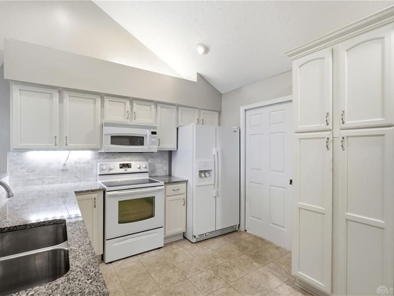 1596 Turnberry Village Drive, Washington Township, OH 45458 Photo 15