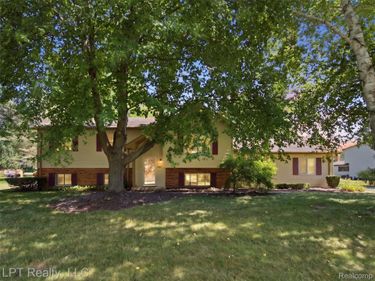 917 Del Sher Drive, Genoa Township, Mi 48114