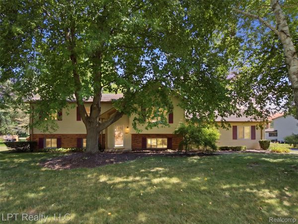 917 Del Sher Drive, Genoa Township, Mi 48114