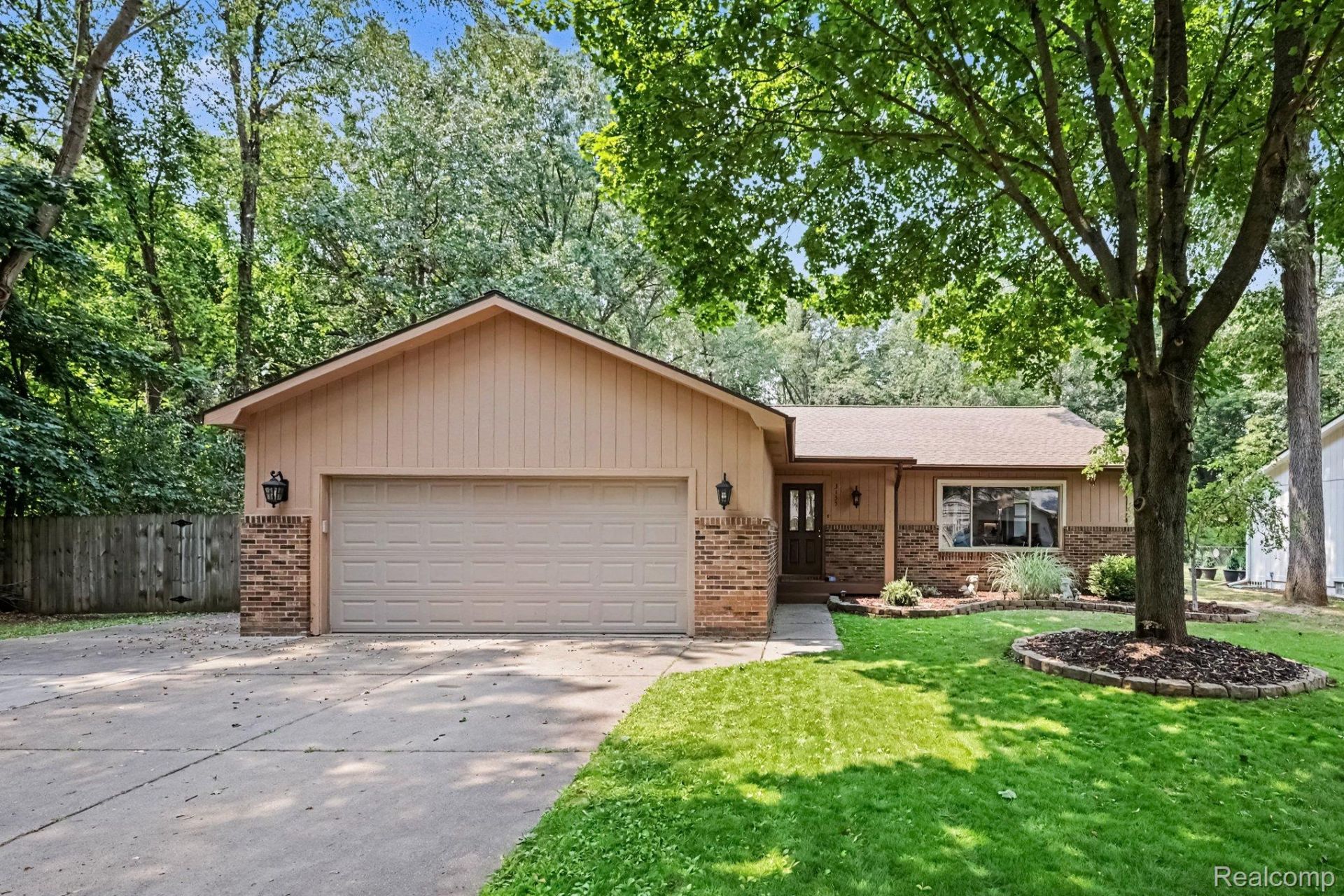 3135 Jennella Drive, Commerce Township, Mi 48390 Main Photo