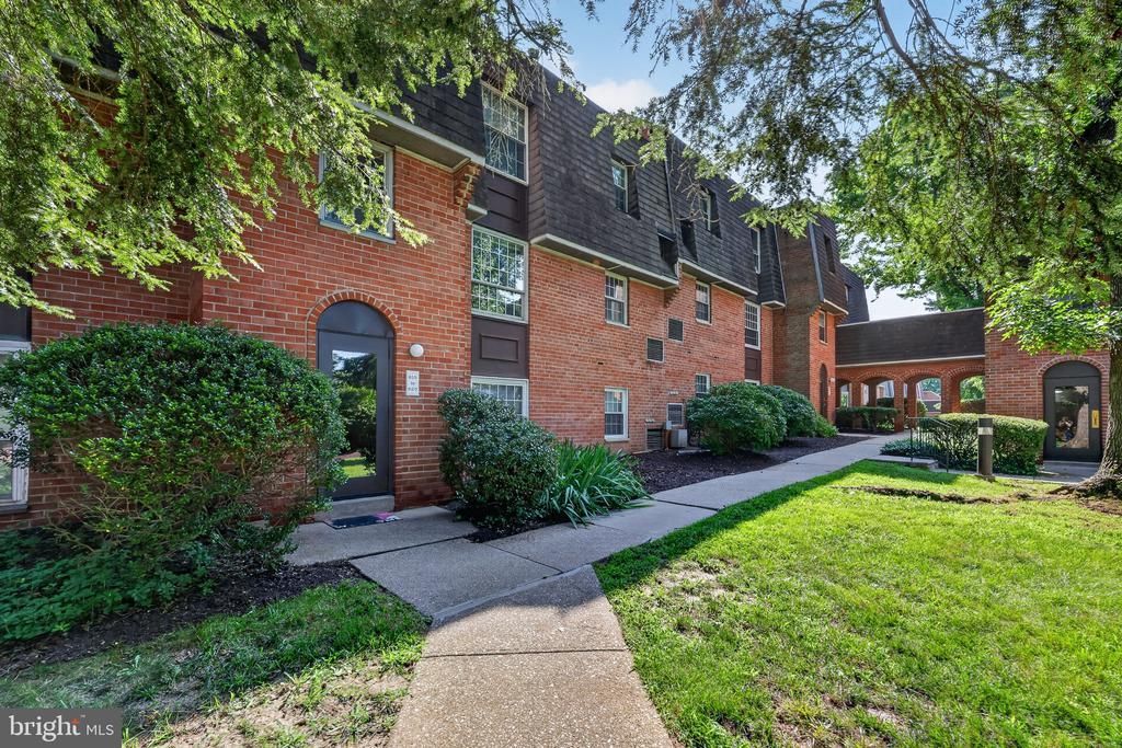 4000 GYPSY LANE , PHILADELPHIA, PA 19129