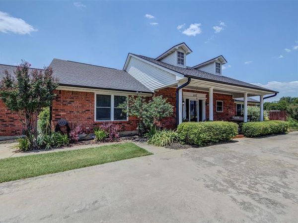 405 N Wickham Street , Alvord, TX 76225