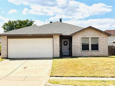 4249 Gray Fox Drive, Fort Worth, TX 76123