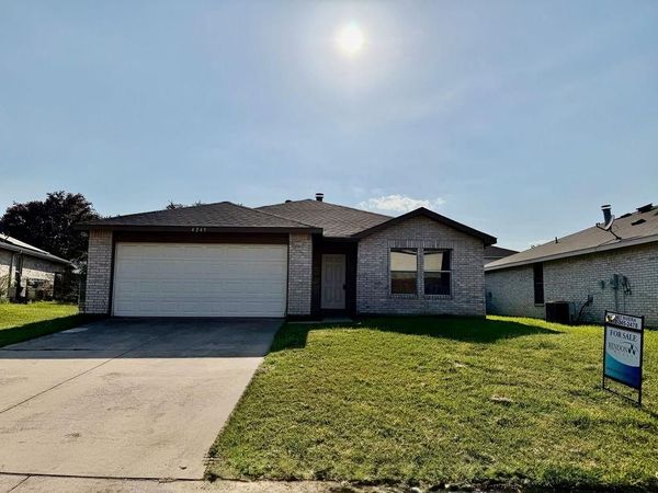 4249 Gray Fox Drive, Fort Worth, TX 76123