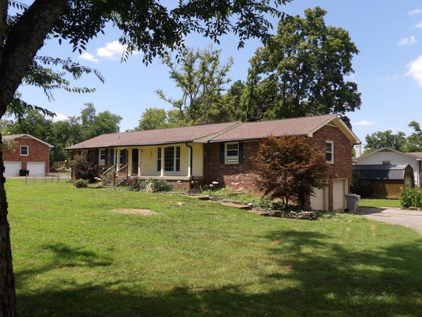 300 Indian Lake Rd, Hendersonville, TN 37075