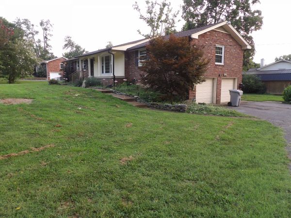 300 Indian Lake Rd , Hendersonville, TN 37075