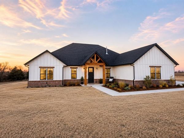 4348 Raymond Lane, Guthrie, OK 73044