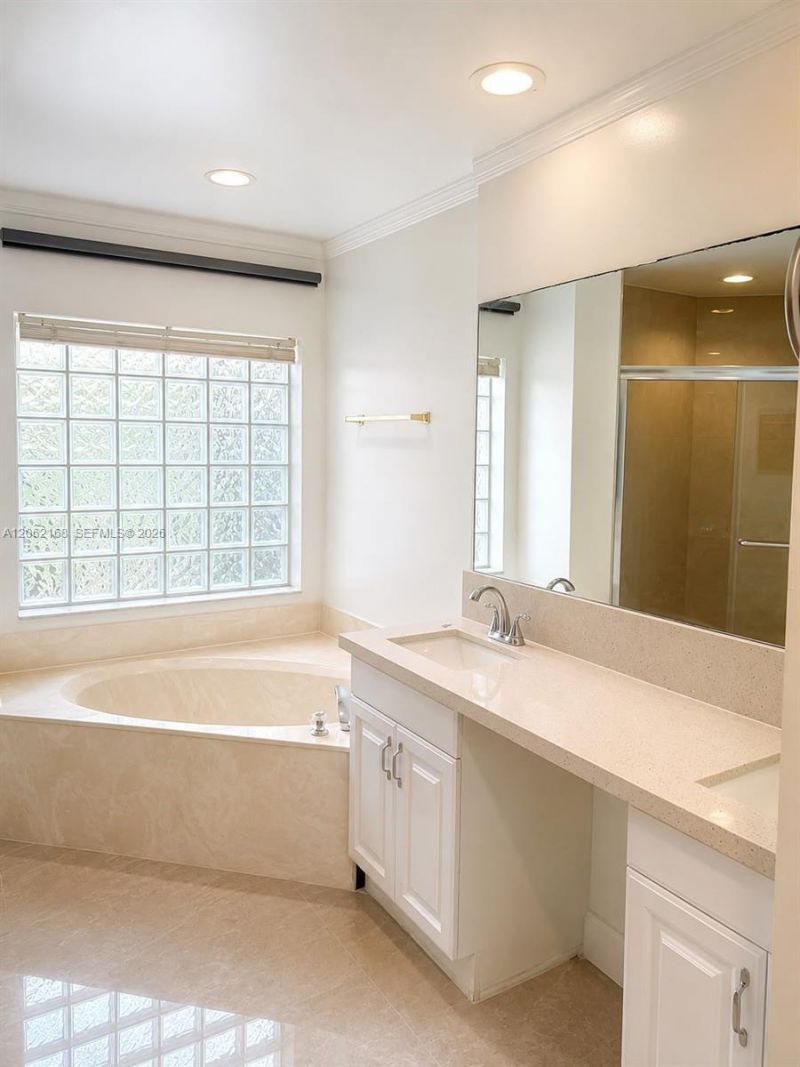 16341 Malibu Dr, Unit 19, Weston, FL 33326 Photo