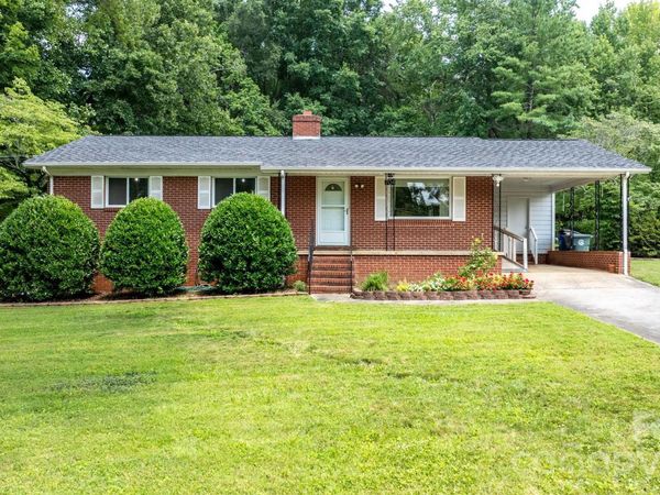 704 4th Street SW, Conover, NC 28613