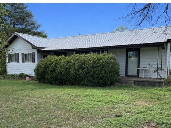 18492 E 1270 Road, Sayre, OK 73662