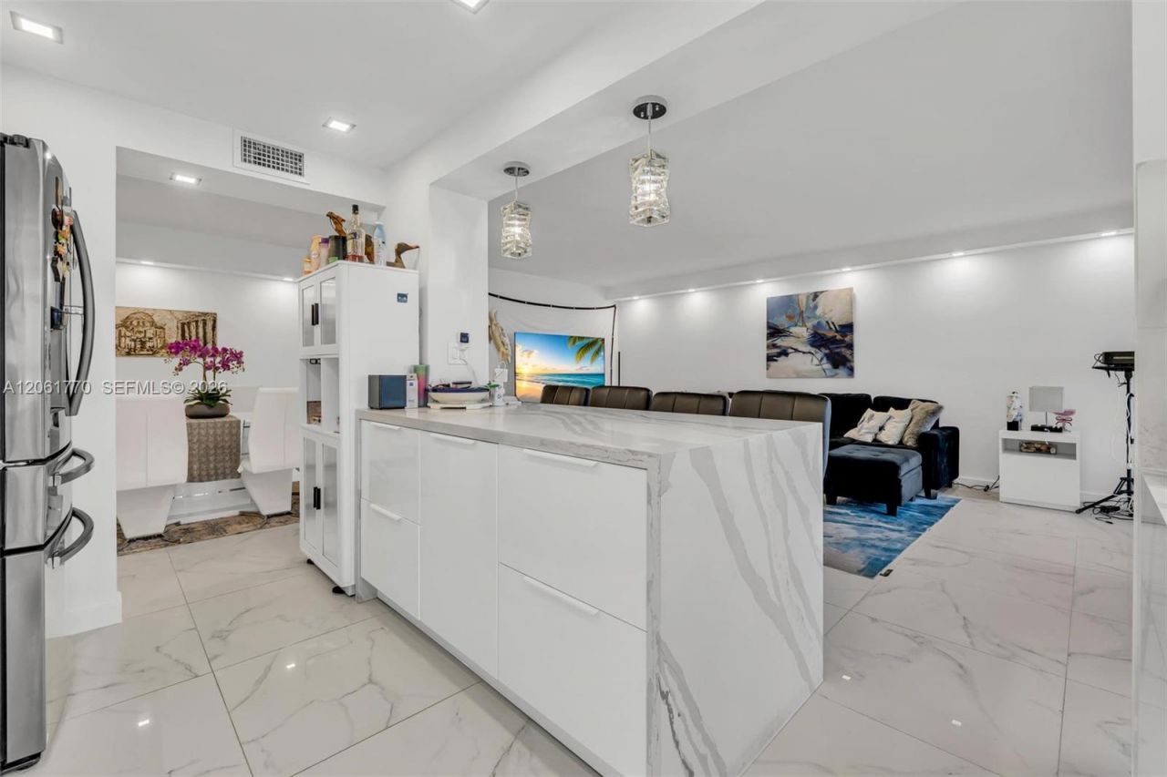 18071 Biscayne Blvd, Unit 901, Aventura, FL 33160 Photo