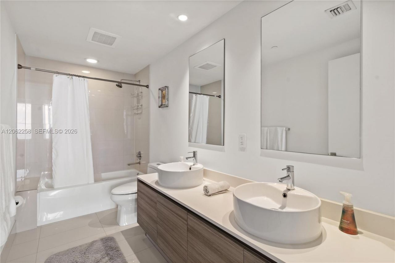 121 NE 34th St, Unit 2807, Miami, FL 33137 Photo