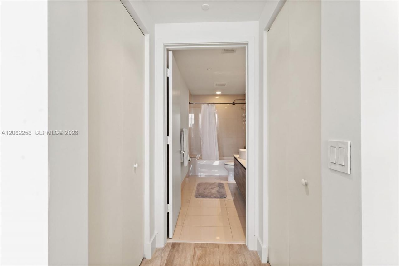 121 NE 34th St, Unit 2807, Miami, FL 33137 Photo