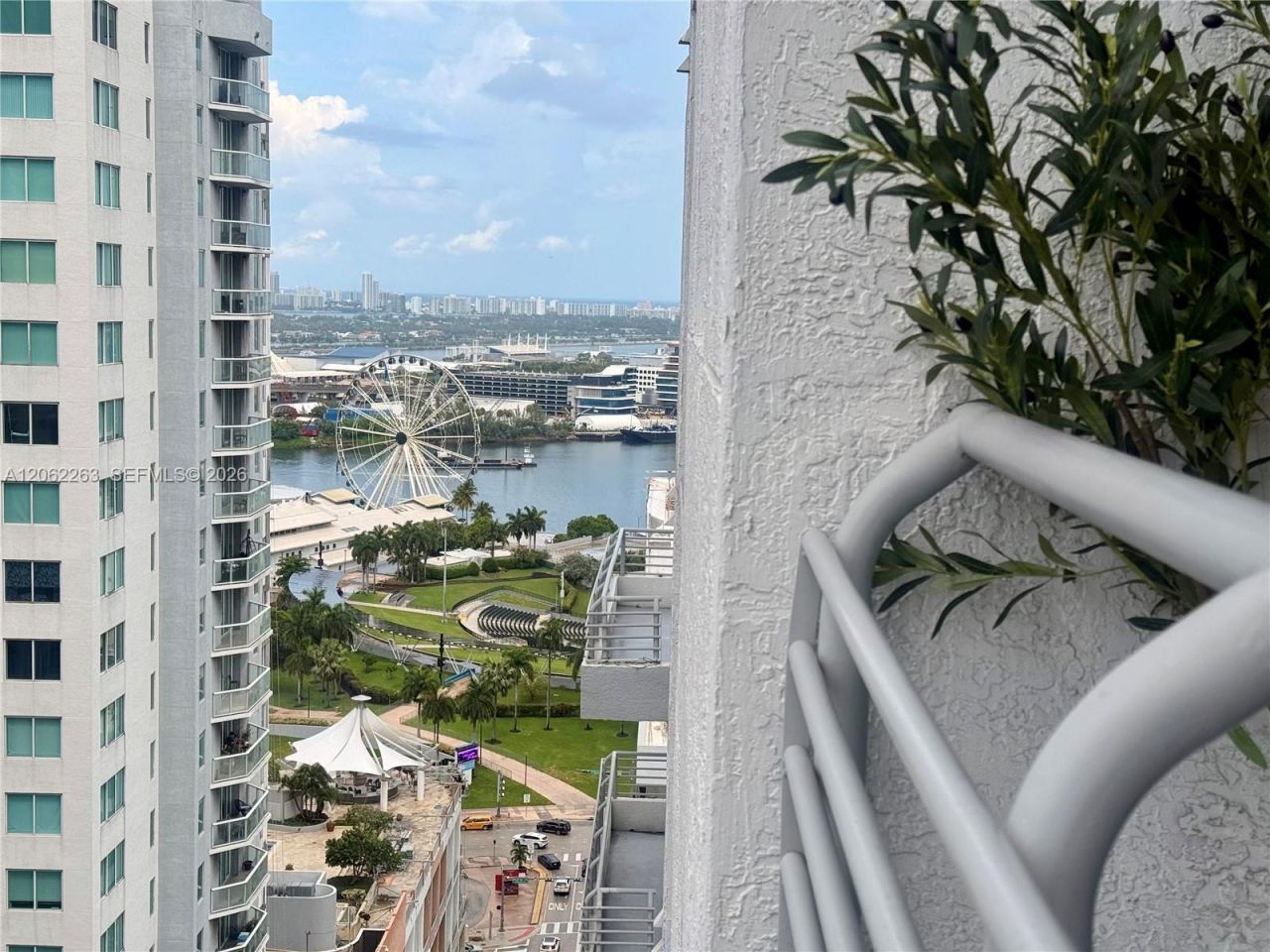 133 NE 2nd Ave, Unit 2405, Miami, FL 33132 Photo