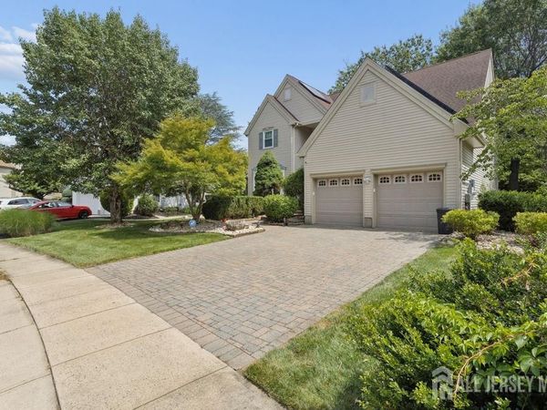 30 Larkspur Drive, Dayton, NJ 08810