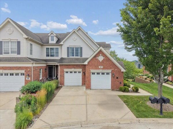 17 Harborside Way, Hawthorn Woods, IL 60047