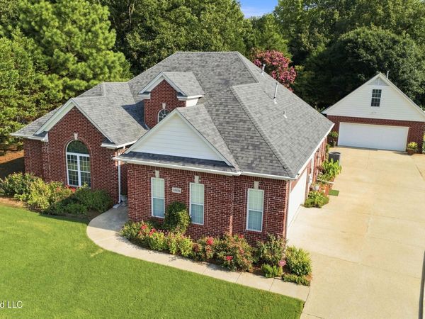 10078 N Cypress Lake Drive, Olive Branch, MS 38654