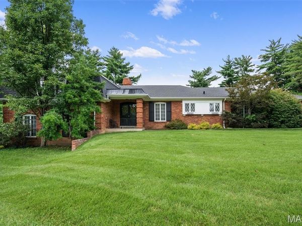 11631 Fallbrook Drive, Town and Country, MO 63131