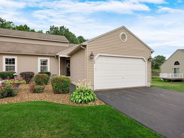 158 Slindes Woods Circle, North Syracuse, NY 13212