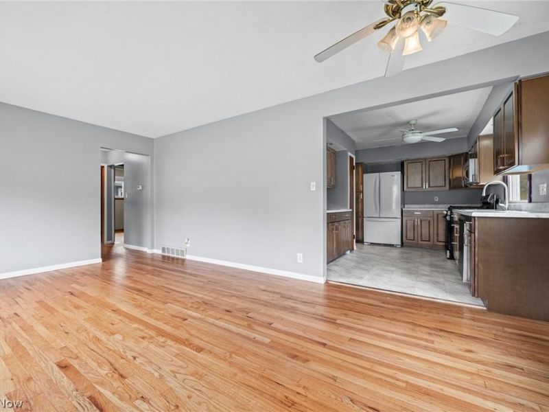 260 Deborah Lane, Bedford, OH 44146 Photo 10