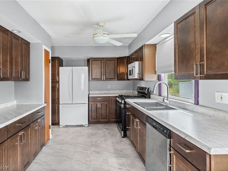 260 Deborah Lane, Bedford, OH 44146 Photo 18