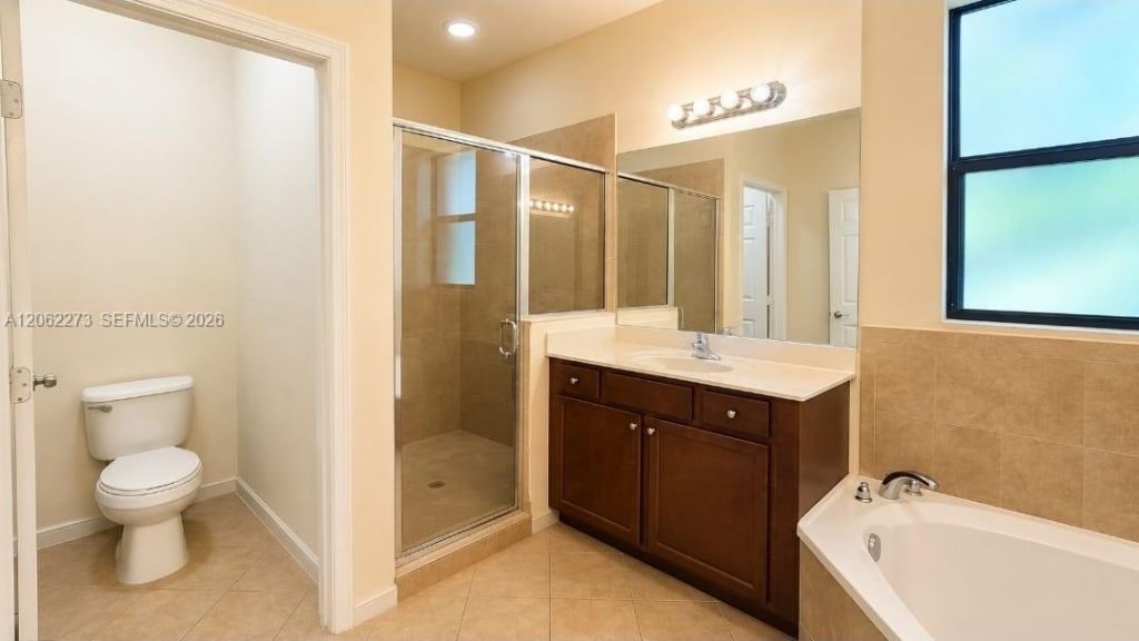 8890 W 33rd Ave, Hialeah, FL 33018 Photo