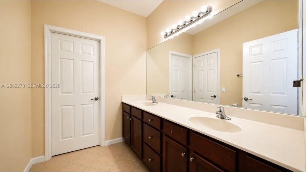 8890 W 33rd Ave, Hialeah, FL 33018 Photo