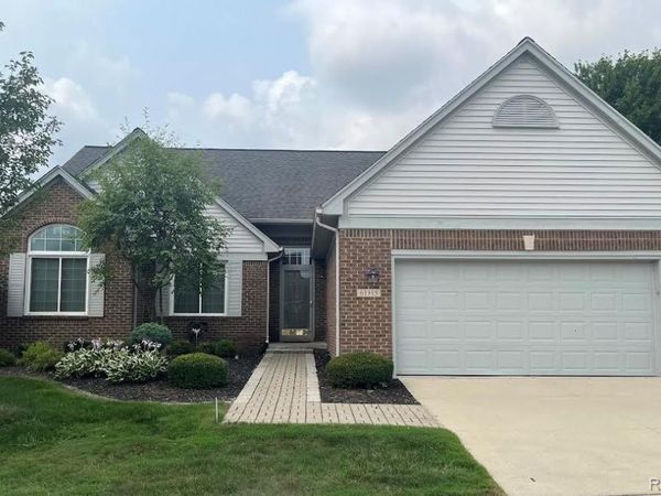 61315 Wedgewood Drive, Unit 18, Washington Township, Mi 48094