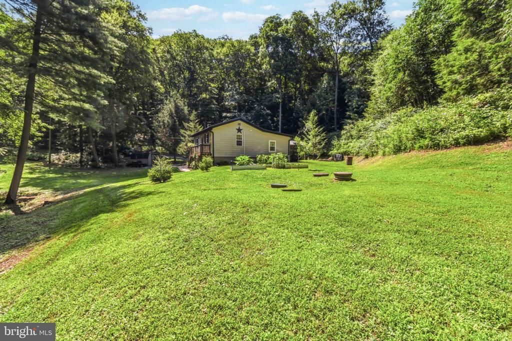210 LAUREL LANE , ELLIOTTSBURG, PA 17024