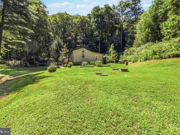 210 LAUREL LANE , ELLIOTTSBURG, PA 17024