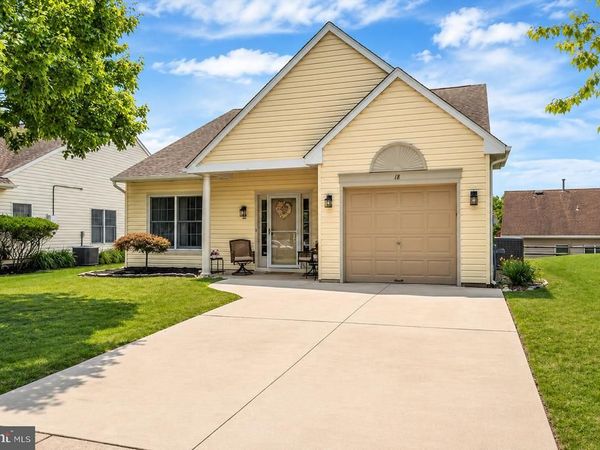 18 LANTERN LANE, COLUMBUS, NJ 08022