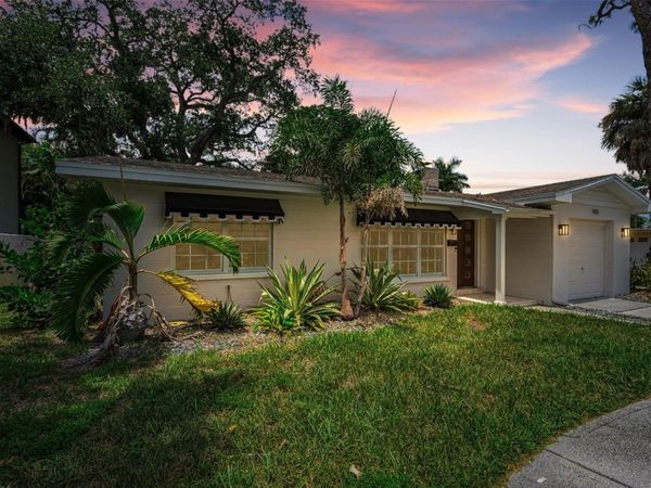910 SNELL ISLE BOULEVARD NE, ST PETERSBURG, FL 33704