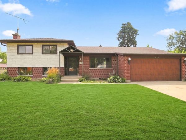 935 Anderson Terrace, Des Plaines, IL 60016
