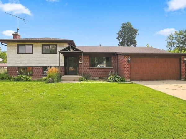 935 Anderson Terrace , Des Plaines, IL 60016