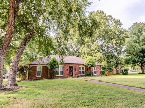 8892 N THAKEHAM PL, Memphis, TN 38016