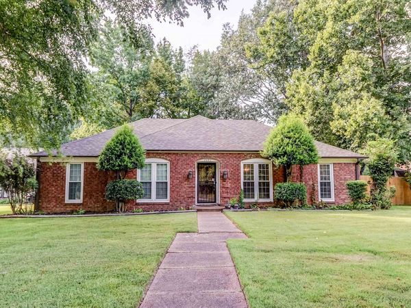 8892 N THAKEHAM PL, Memphis, TN 38016