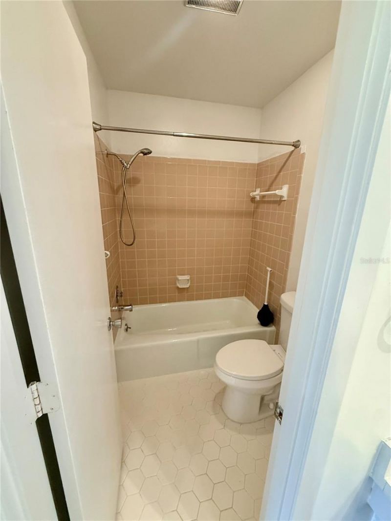 7880 Palm Aire Lane, Unit 203, Sarasota, FL 34243 Photo