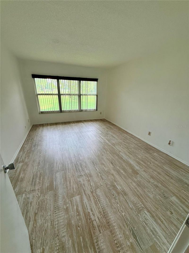 7880 Palm Aire Lane, Unit 203, Sarasota, FL 34243 Photo