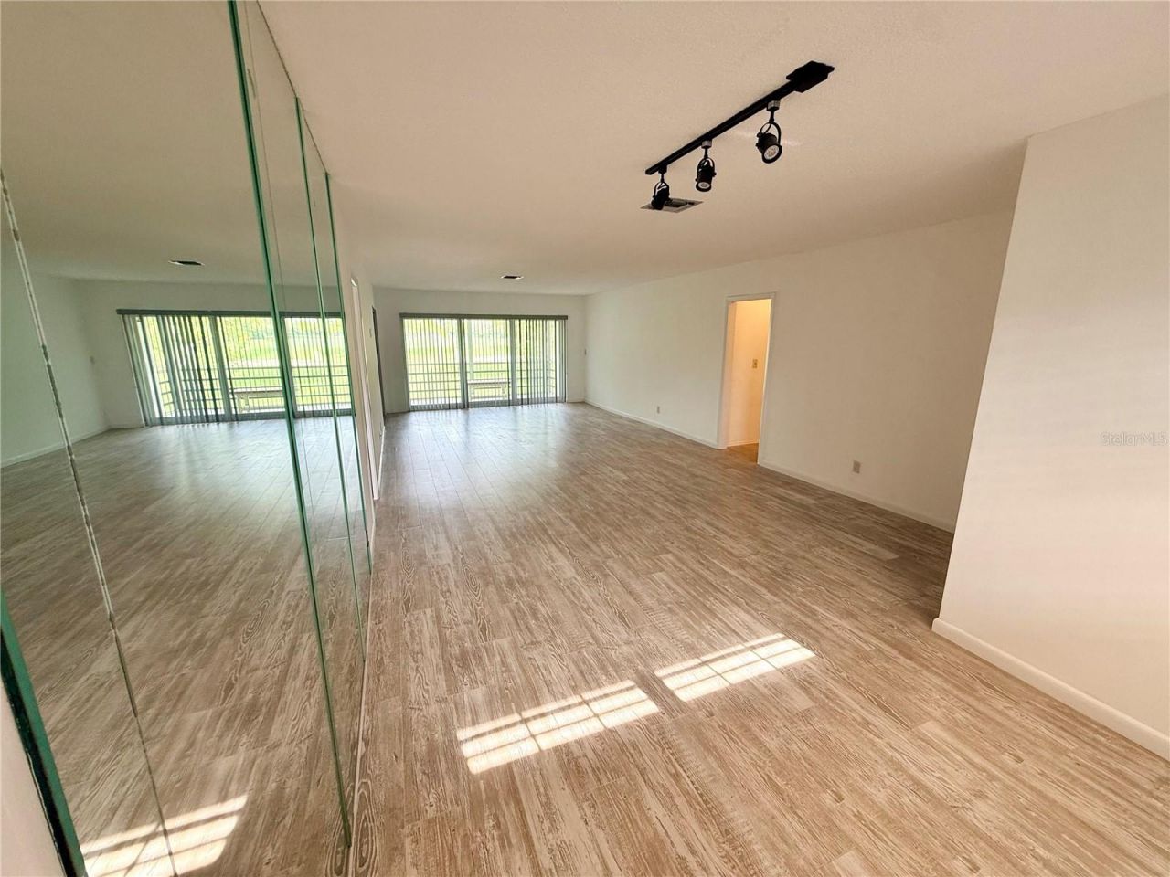 7880 Palm Aire Lane, Unit 203, Sarasota, FL 34243 Photo