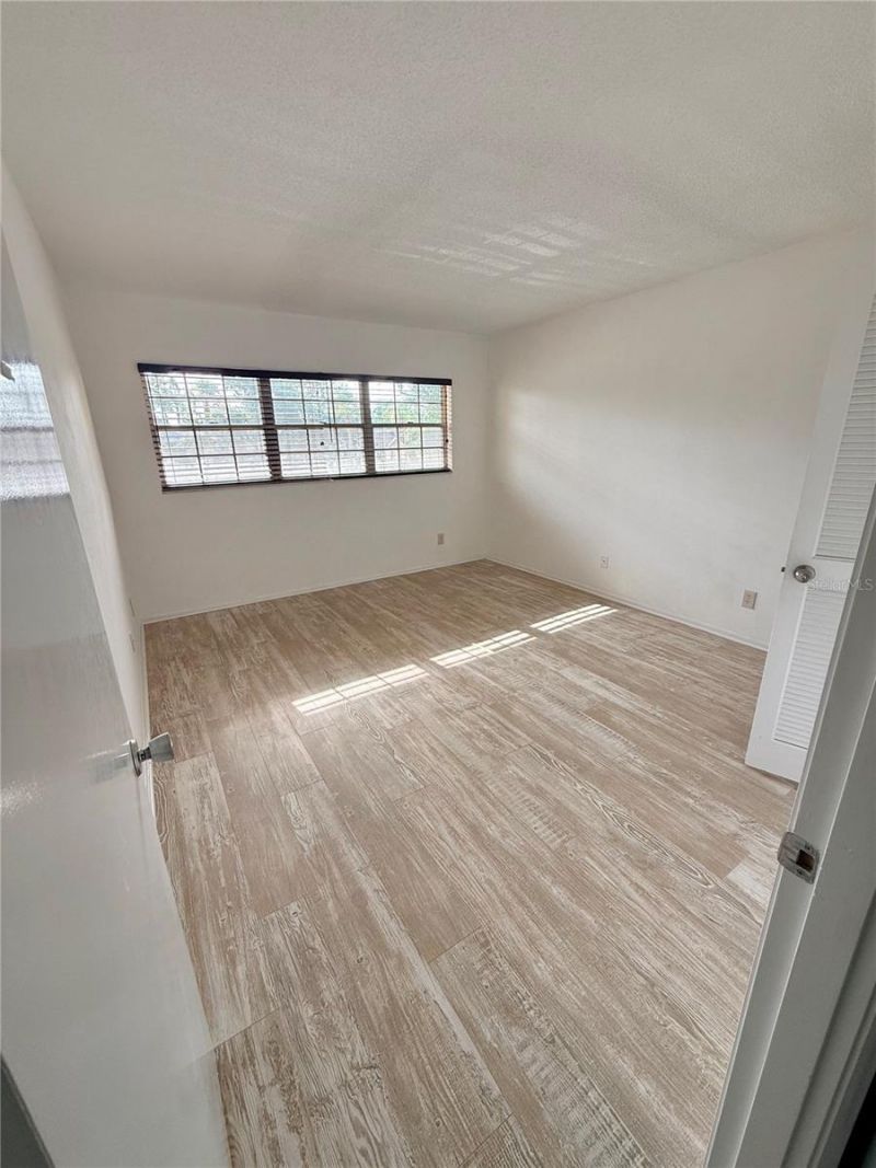 7880 Palm Aire Lane, Unit 203, Sarasota, FL 34243 Photo