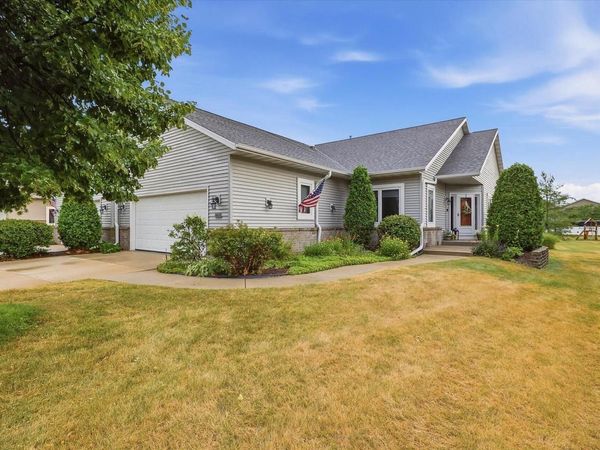 N7791 Maple Ridge ROAD, Oconomowoc, WI 53066
