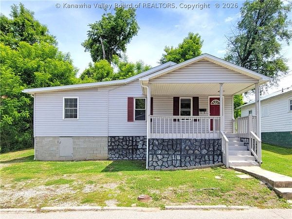 116 Riggs Street, Montgomery, WV 25136