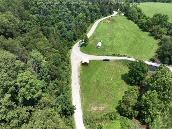 7527 Gunville Ridge Road, Leon, WV 25123