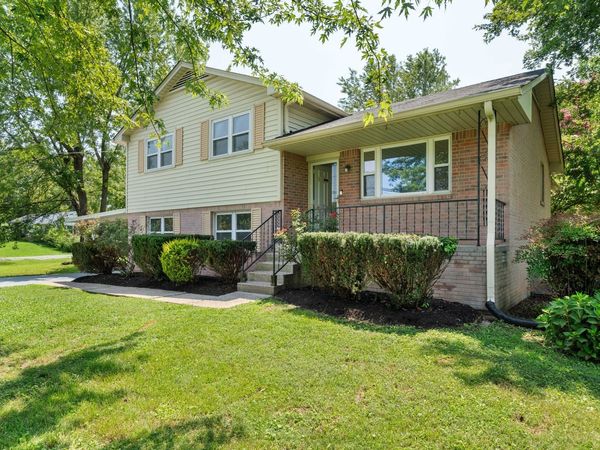 1938 Bradyville Pike , Murfreesboro, TN 37130