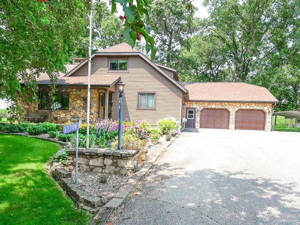 17709 185th Street, Manchester, IA 52057