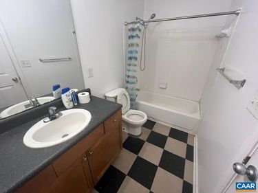 195 YELLOWSTONE DR , Unit 203, Charlottesville, VA 22903