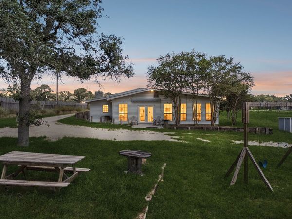 661 HICKORY FORREST DR, Seguin, TX 78155