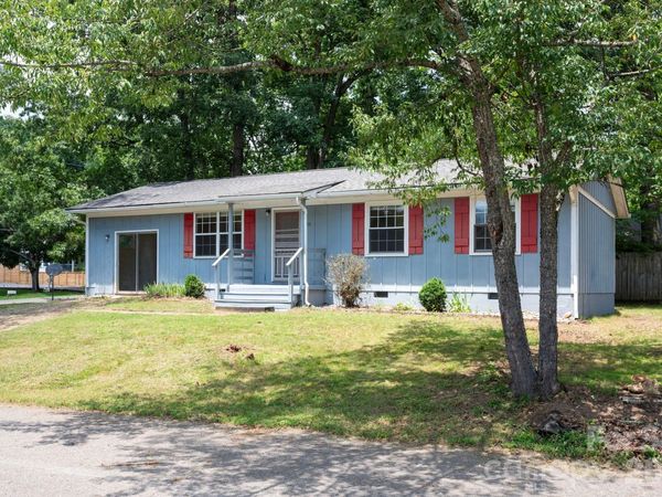 400 Hiawassee Avenue, Black Mountain, NC 28711