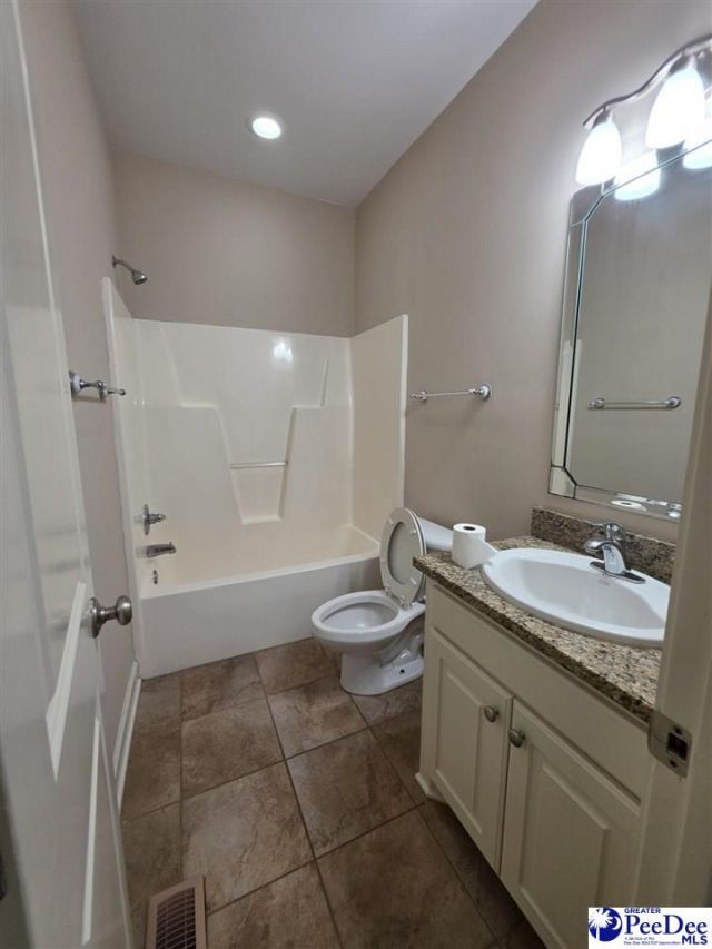 995 Maggie Way Photo 8